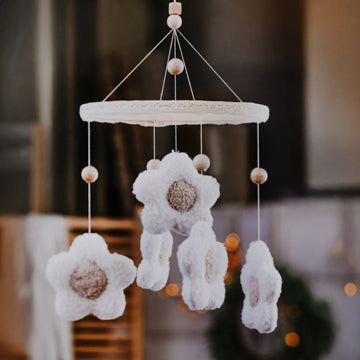 Mobile Blume aus Teddystoff