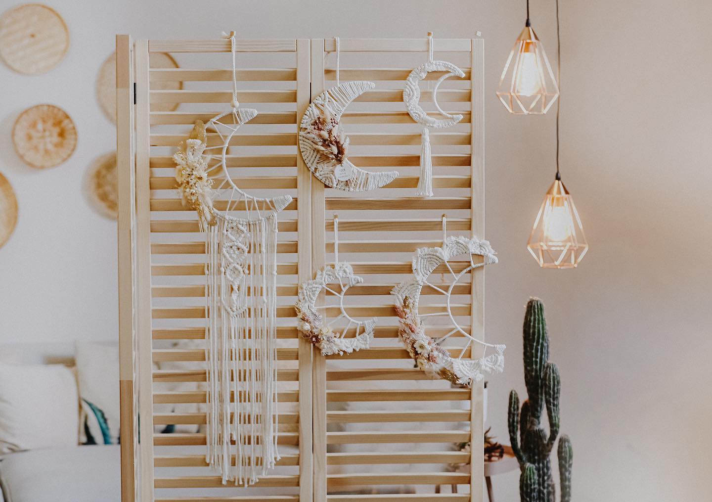 Makramee Mond Wandbehang mit Trockenblumen