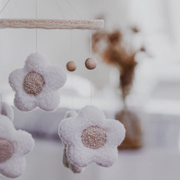 Mobile Blume aus Teddystoff