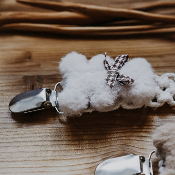 Makramee Schnullerkette mit niedlichen Teddy- Design